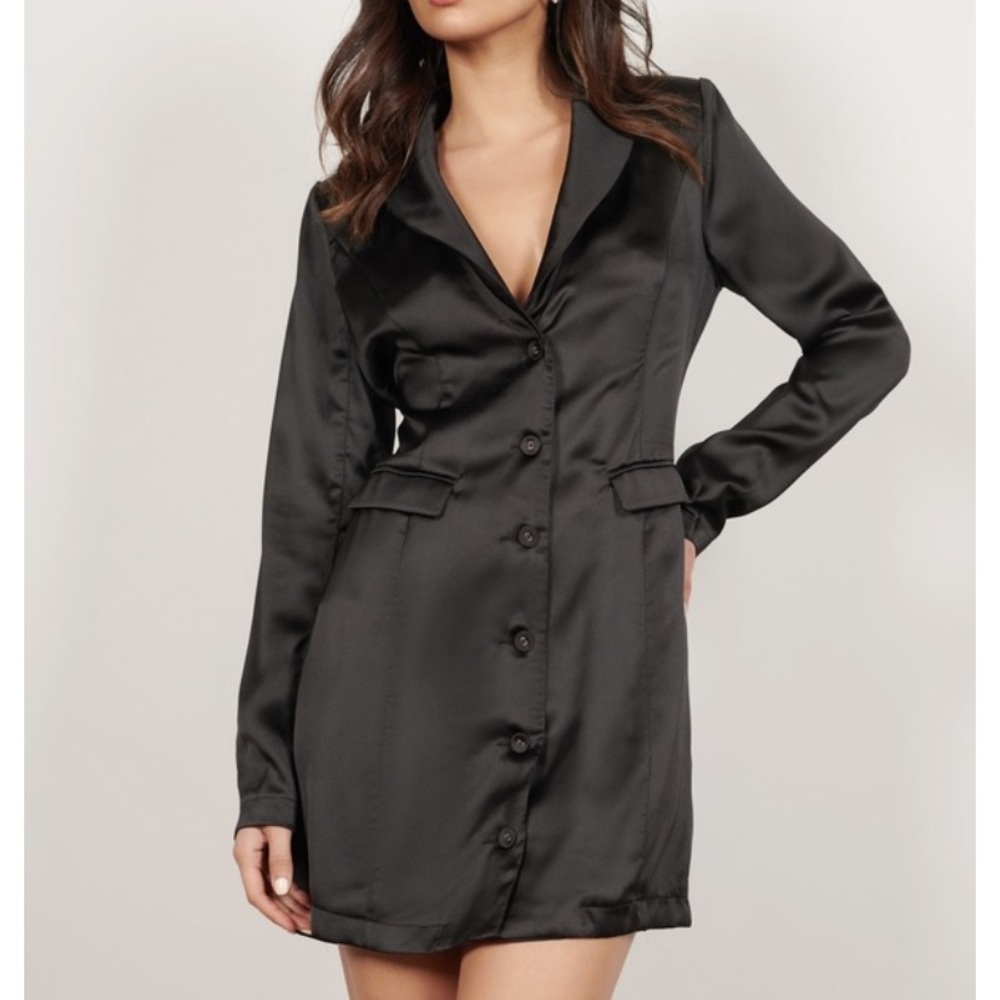 SATIN BLAZER DRESS IN BLACK